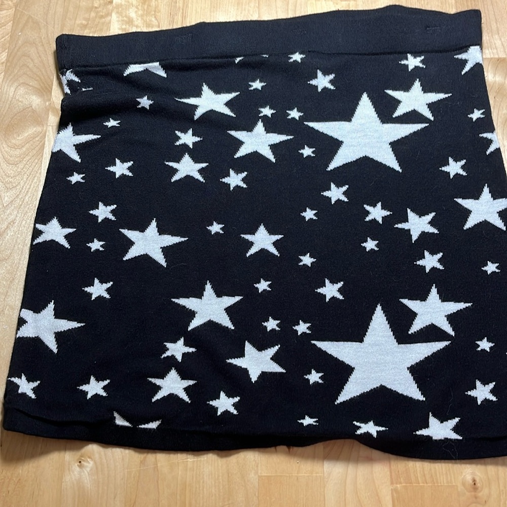 H&M knit skirt with stars. Size L